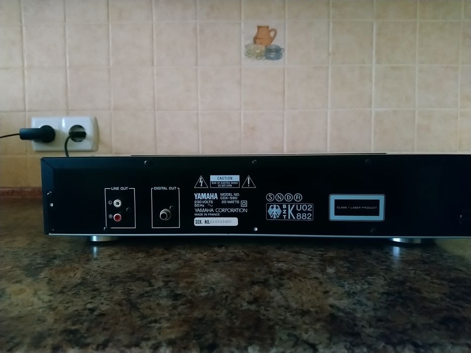 YAMAHA CDX-580 Natural Sound CD Compact Disc Player