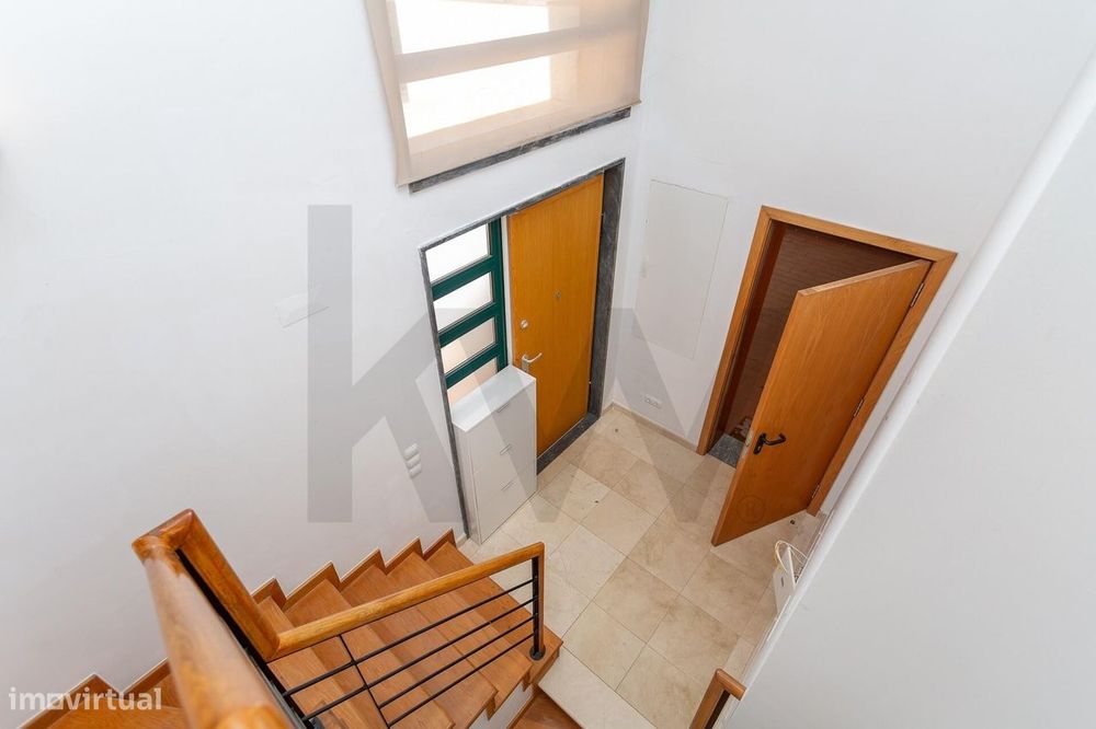 Moradia T4+2 com Jardim e Piscina para Arrendamento, junto ao Oeiras G