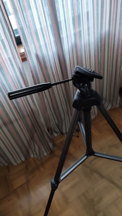 Suporte e tripé para câmaras fotográficas e telemóveis