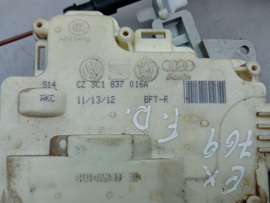 Fechadura / fecho porta frente direito VOLKSWAGEN Passat Variant (365)