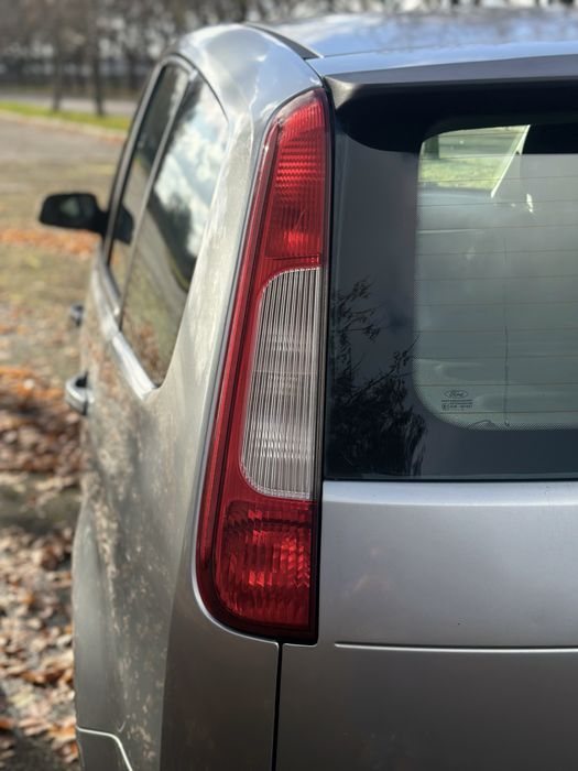 Автомобіль машина Ford focus C-MAX
