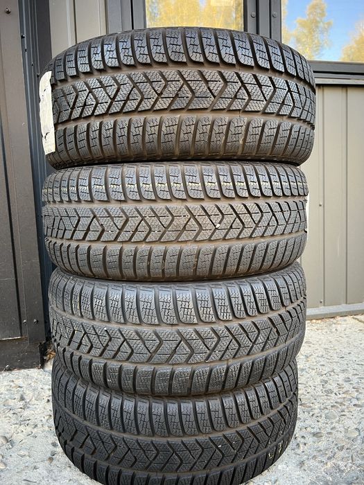 Зимові шини 205/50/17 93V Pirelli Sottozero 3 2024