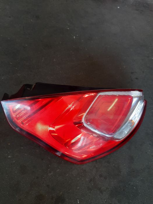 Lewa tylna lampa zewnętrzna - Ford Fiesta Mk7