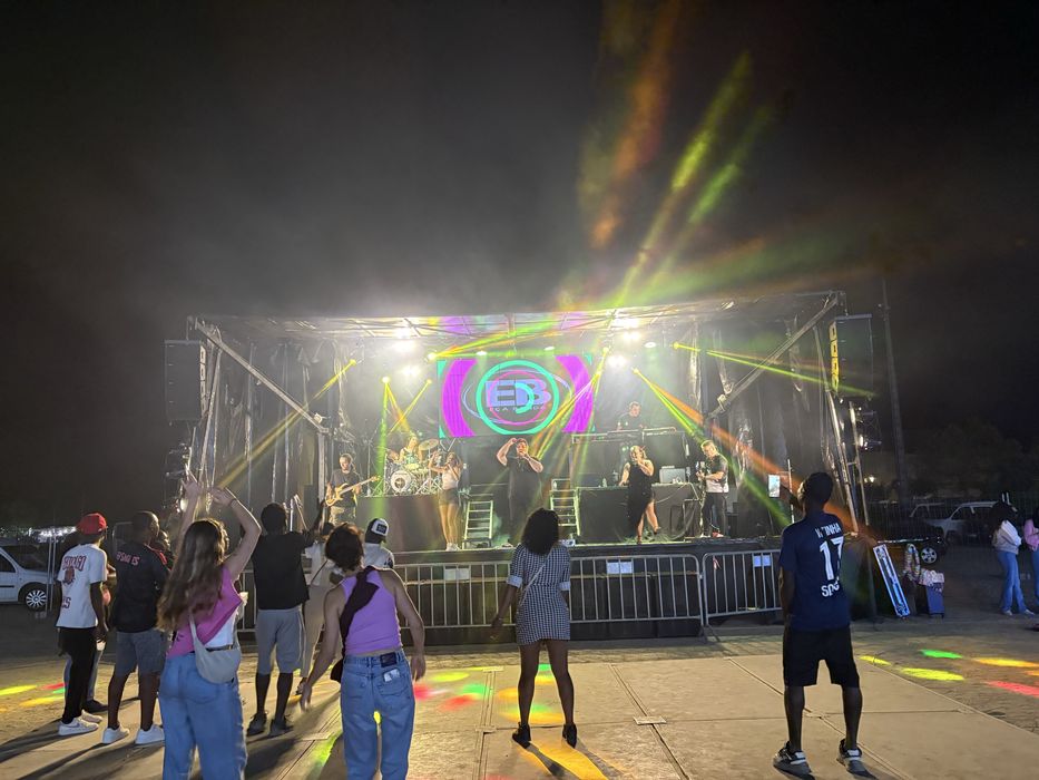 Aluguer camioes palco e som e luz