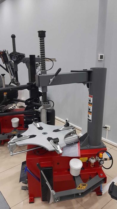 Балансувальний станок шиномонтажне обладнання під ключ Bright