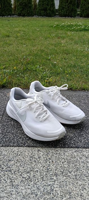 Białe tenisówki Nike