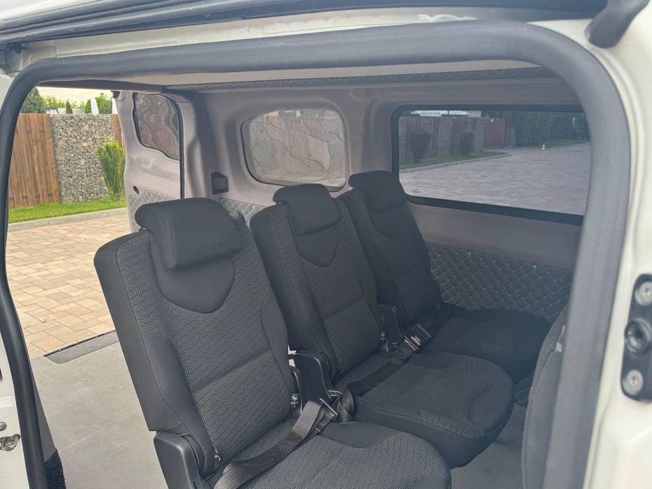 Opel Vivaro 2.0d пасажир 8+1 мість