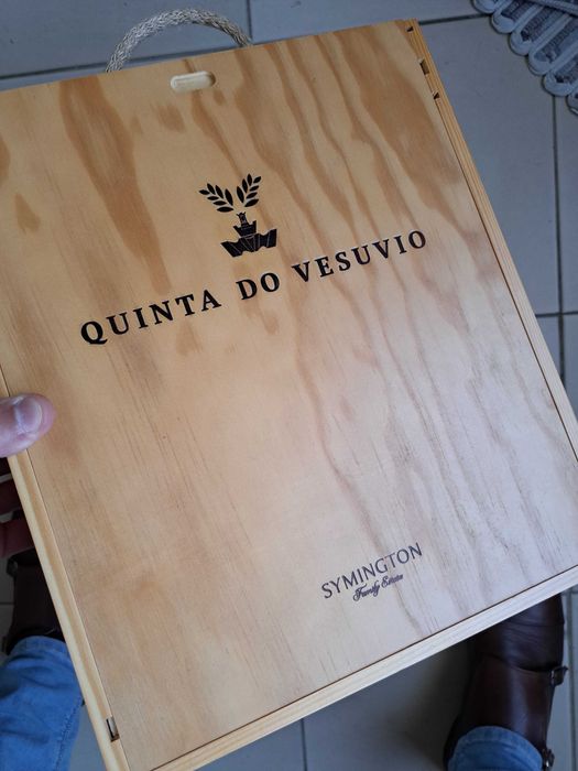 Caixa vinho madeira "Quinta do Vesúvio" nova