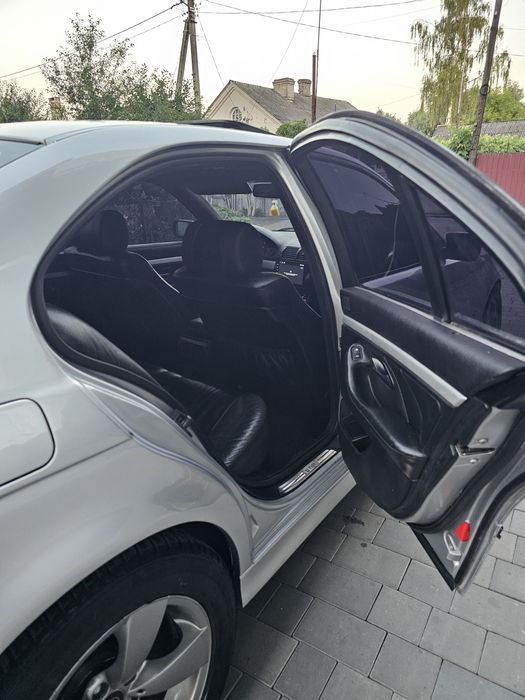 продам е 39 м 57 2002 рік