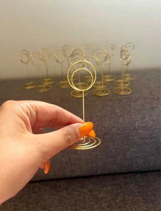 Marcadores de mesa dourados