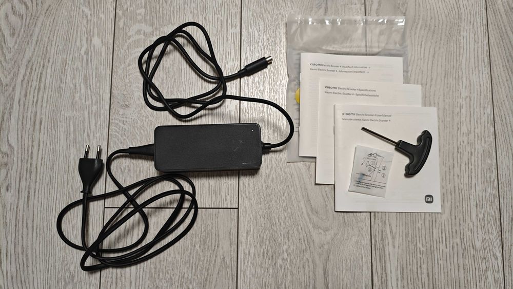 Hulajnoga elektryczna Xiaomi Mi Electric Scooter 4 (300W 35km 10")