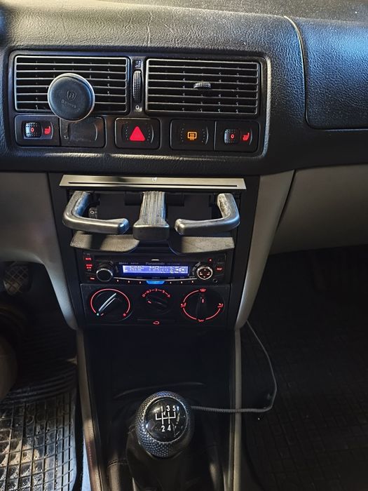 VW Golf 4, 1.6 SR, benzyna-gaz, hak, 2 komplety kół Alu.