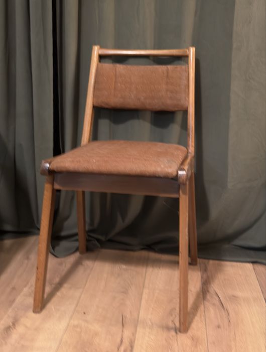 Komplet krzeseł, mozliwe odnowienie