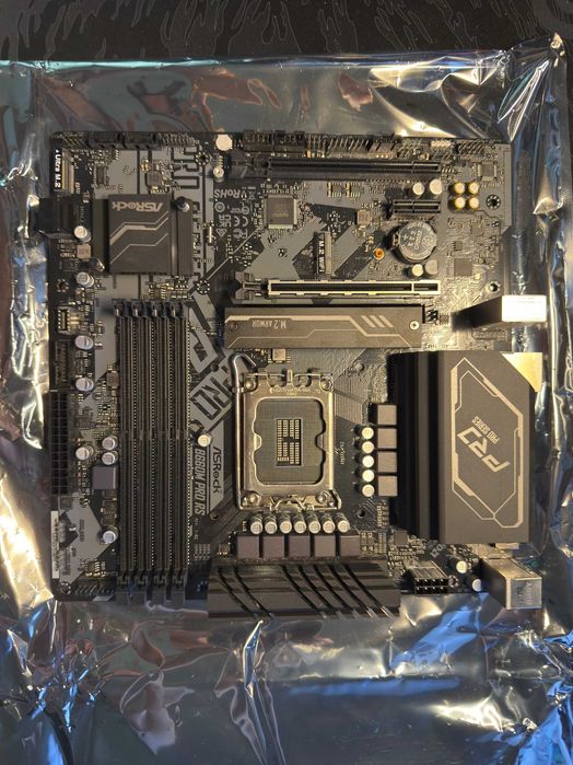 Intel i5-12600k + ASRock B660M Pro RS + Kingston FURY DDR4 3733MHz
