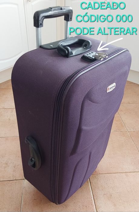 MALA DE VIAGEM DE PORÃO. Casa Quarto Mudanças Viajar.