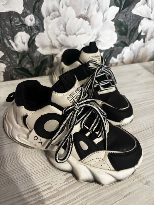 Кросівки на дівчинку