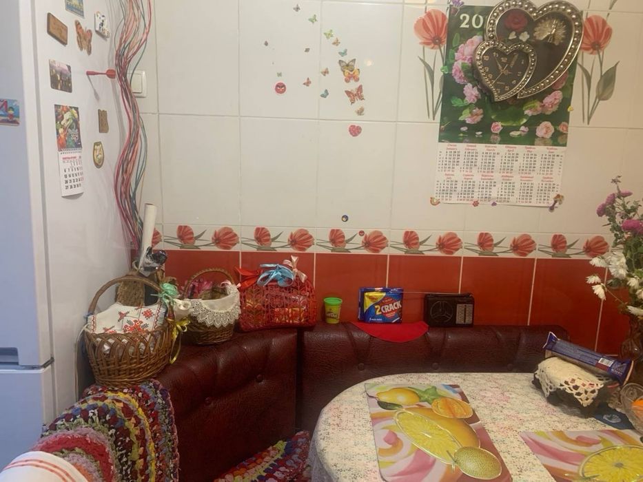 Оренда кімнати для дівчини, район Виставка (СВ)