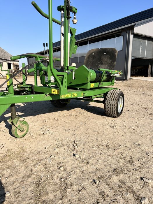 Owijarka samozaładowcza Pronar Z245