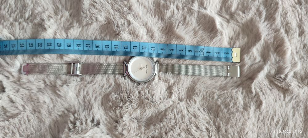 Śliczny srebrny zegarek damski