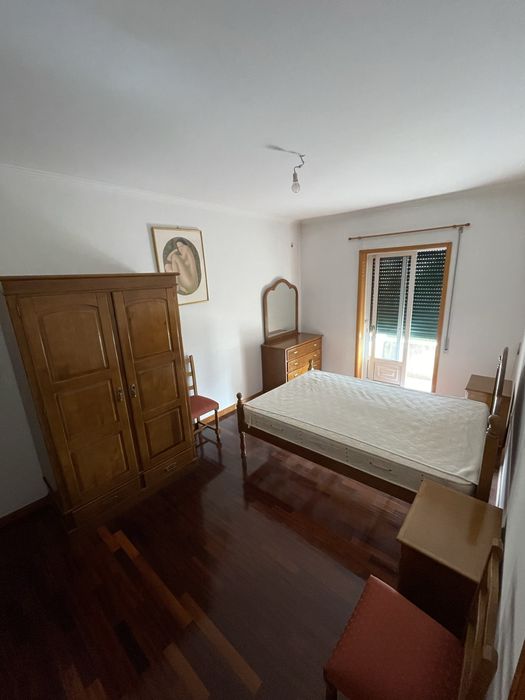 Sala de estar/jantar completa e um quarto