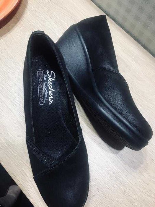Туфлі skechers  39( 25.5-26)