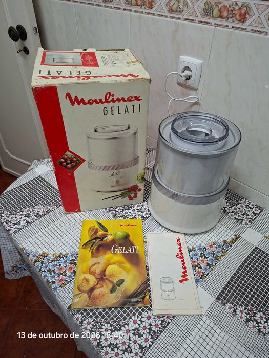 Máquina de gelados Moulinex com Livro de Receitas