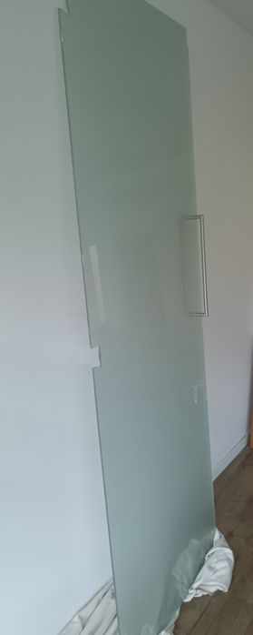 Porta de vidro com acessórios