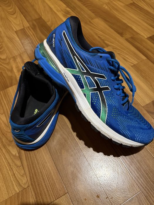 Чоловічі кросівки для бігу ASICS Gt-2000 8