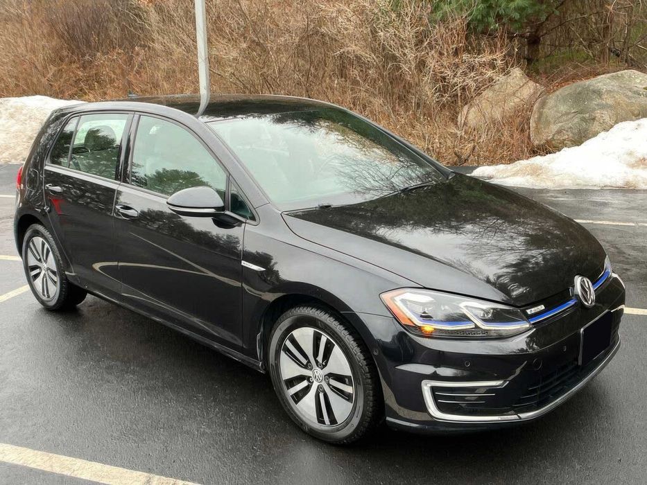 Volkswagen e-Golf      2018