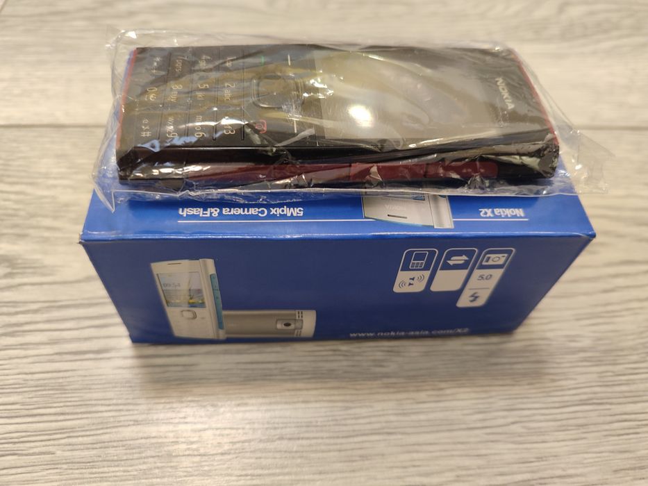 Мобильный телефон Nokia X2-00 red 
Моби