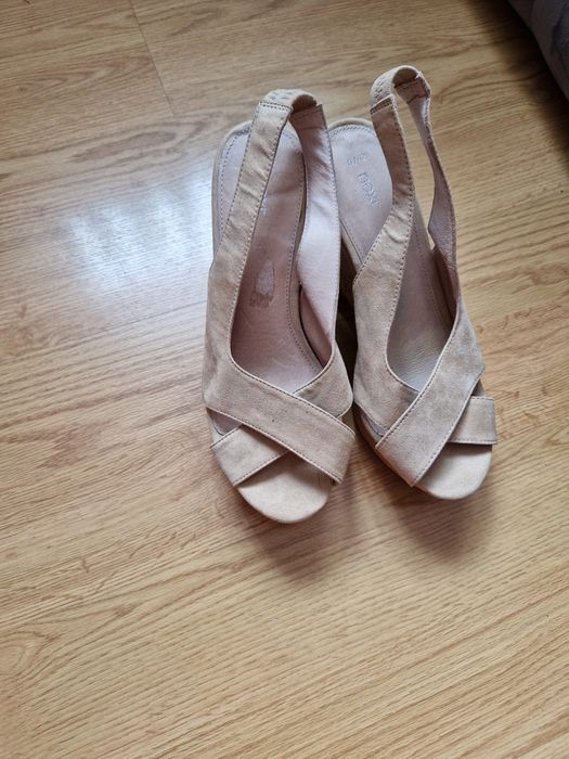 Sandały na koturnie roz.42