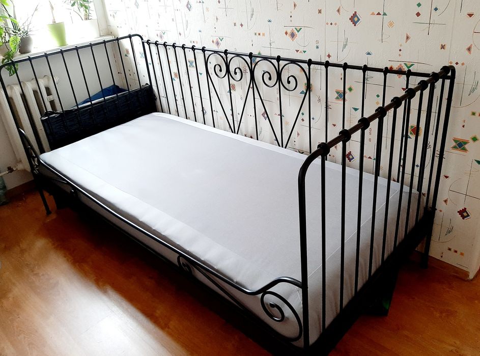 Sprzedam ramę łóżka +materac IKEA