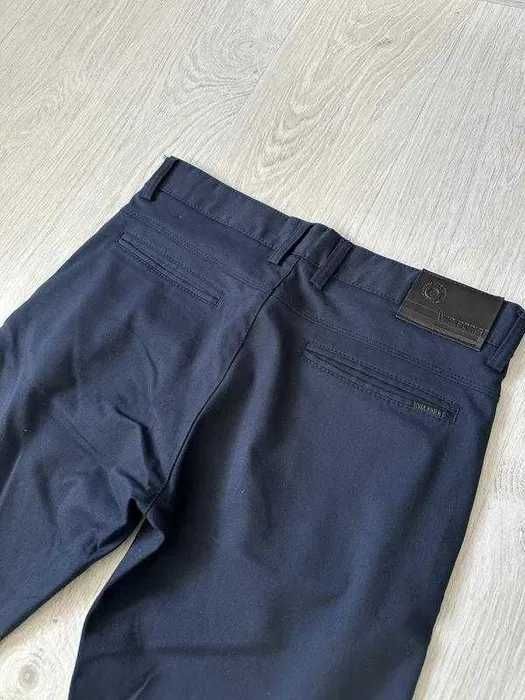 Чоловічі брюки синього кольору