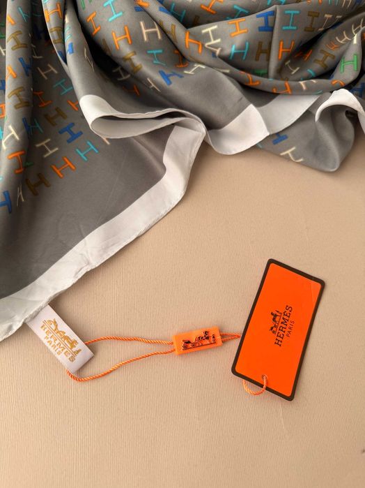 Елегантна хустка в стилі Hermès 90x90 см