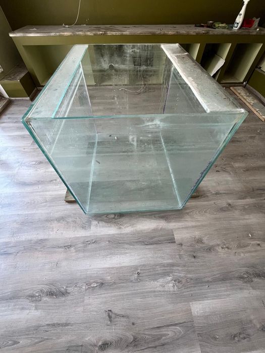 Akwarium ze sprzętem