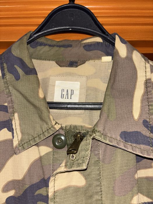Камуфляжна куртка Gap