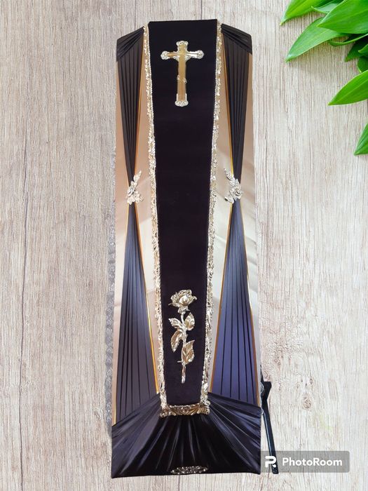 Труни, гроби, домовини, ритуальні послуги.