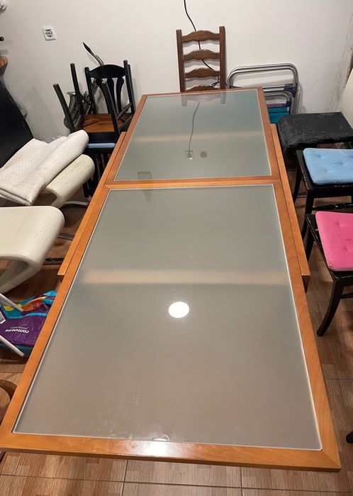 Mesa de madeira extensível com vidro temperado