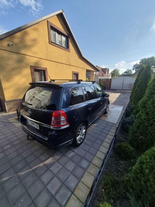 OPEL ZAFIRA 2011 року