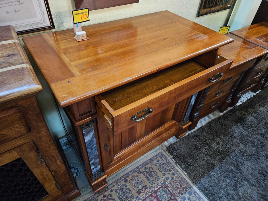 Móvel em madeira maciça com acabamento em pedra - Bom estado geral