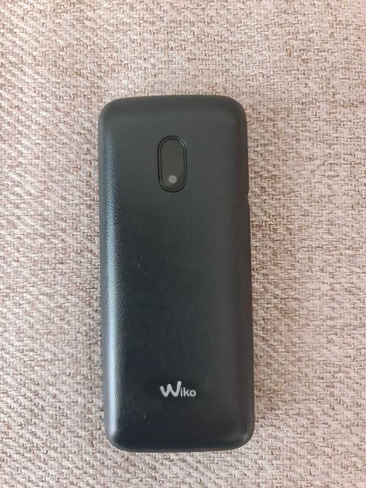 Telemovel Antigo Wiko leva 2 cartões têm um risco no visor muito leve mesmo preto