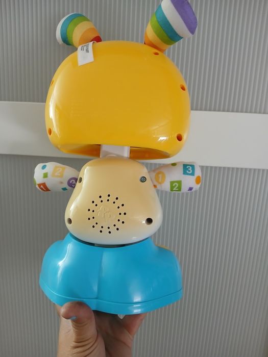 Boneco interativo, robot, musica e cores