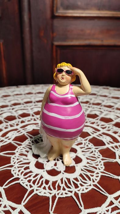 Figurka plażowiczki