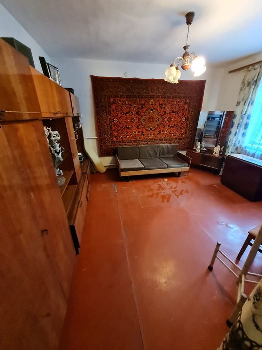 Шпола, центральна вулиця, продаж частини домоводіння!