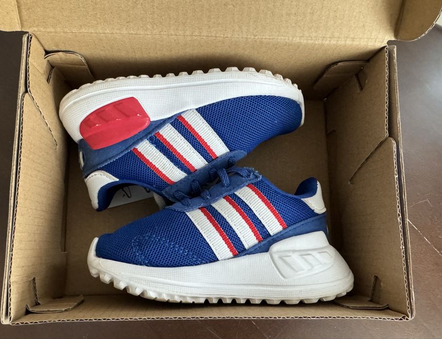 Дитячі кросівки Adidas. Розмір 19-20