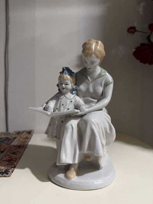 Статуэтка фарфоровая