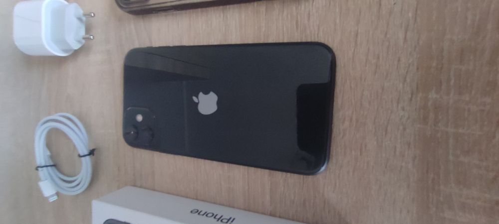 Sprzedam iPhone 11 w stanie bardzo dobrym nowa ładowarka