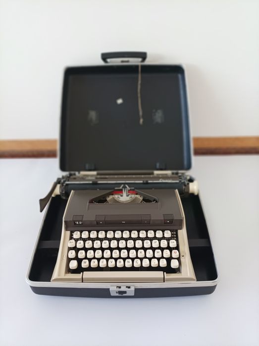 Máquina escrever Capri com mala