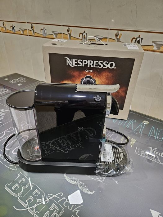 Máquina de café Nespresso citz preta nova com 3 anos de garantia