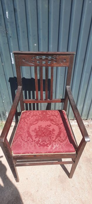 Cadeirão Muito Antigo